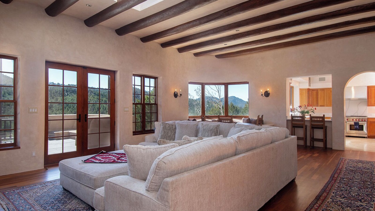 Photo of Livingroom in North Hills