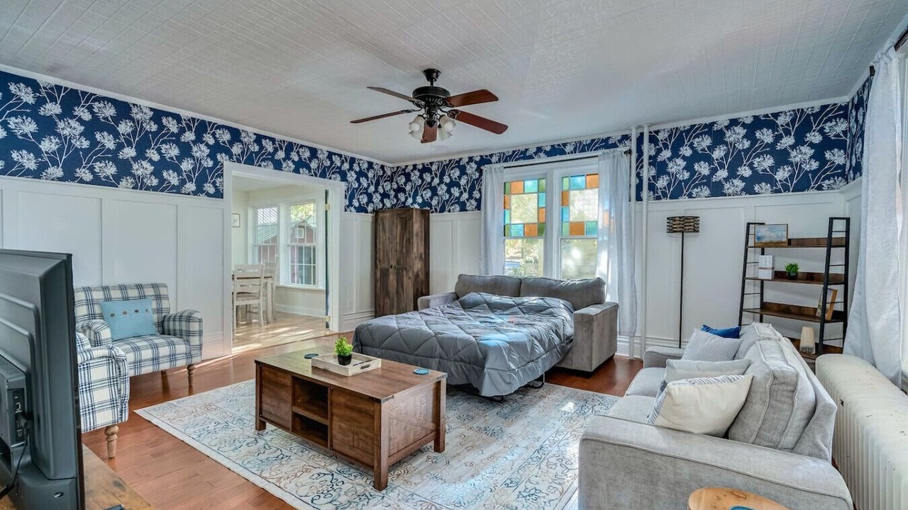 Photo of Livingroom in Canton