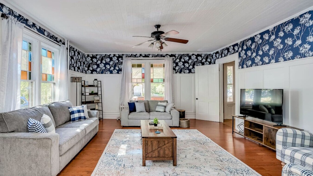 Photo of Livingroom in Canton