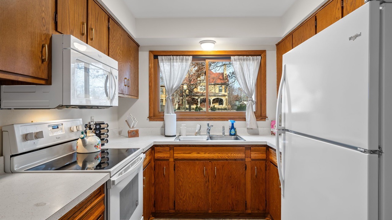 Photo of Kitchen in Summit - University