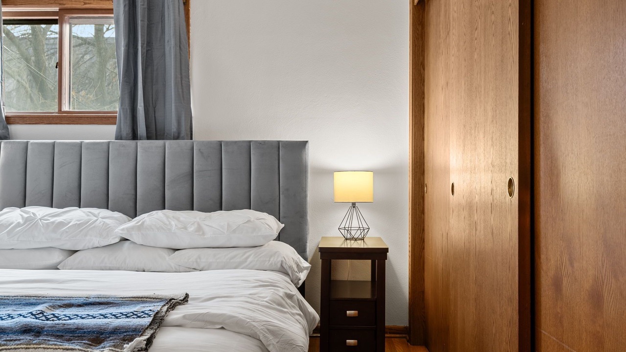 Photo of Bedroom in Summit - University