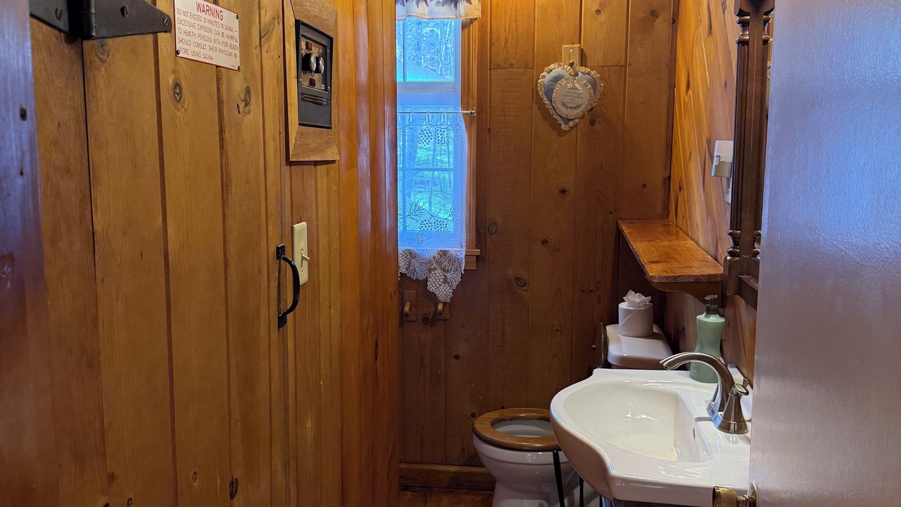 Photo of Bathroom in East Jamaica