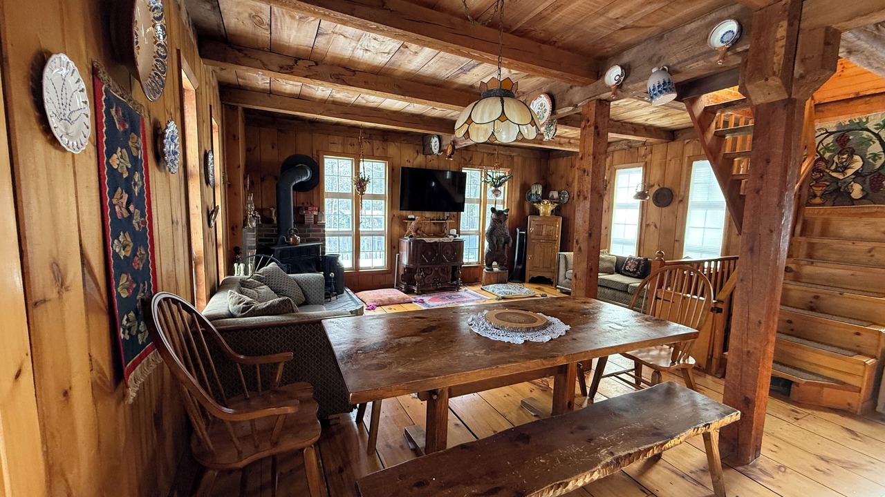Photo of Livingroom in East Jamaica
