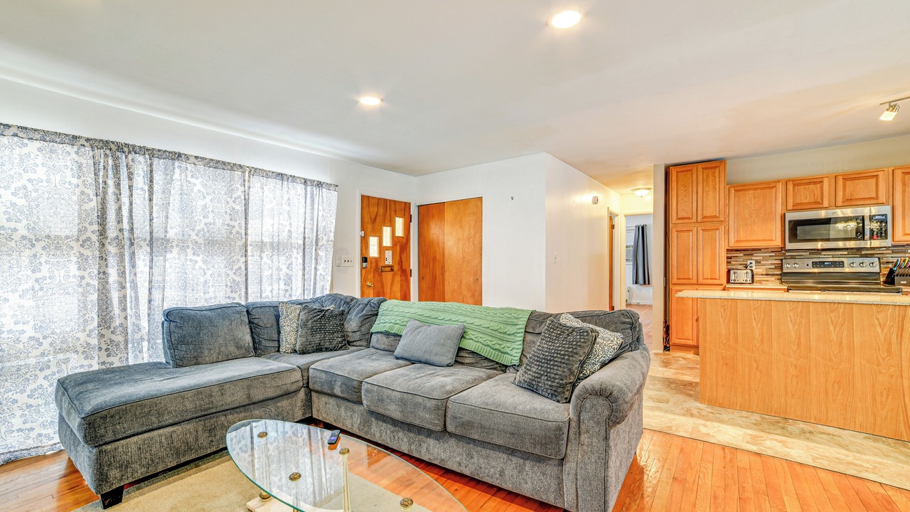 Photo of Livingroom in Utica