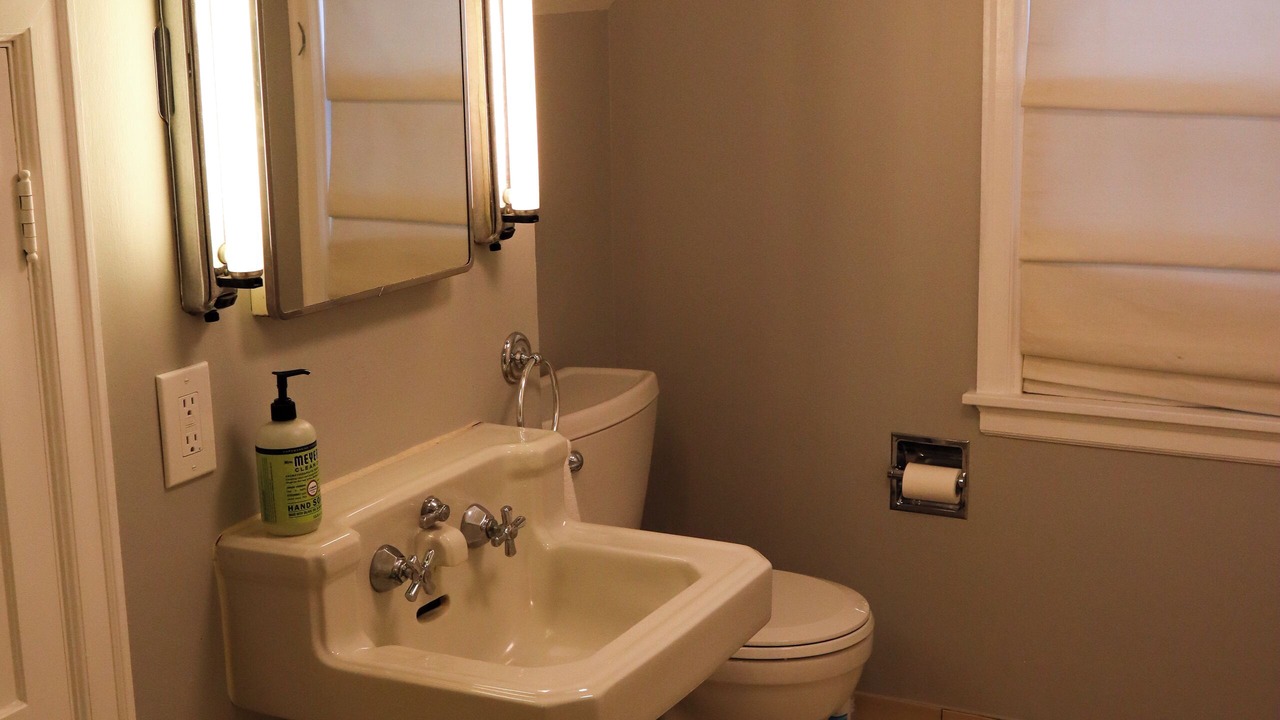 Photo of Bathroom in Kutzky Park