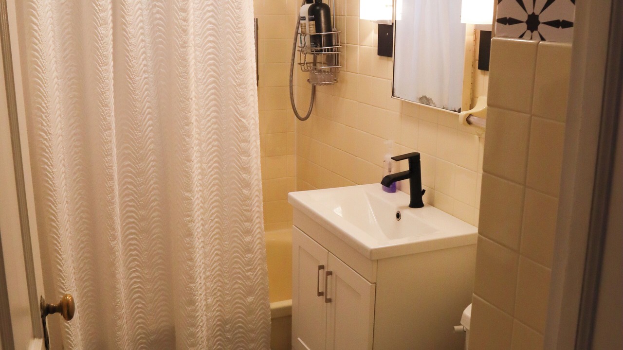Photo of Bathroom in Kutzky Park