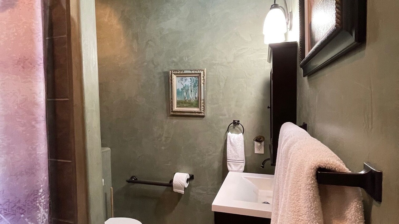 Photo of Bathroom in Pinon Hills
