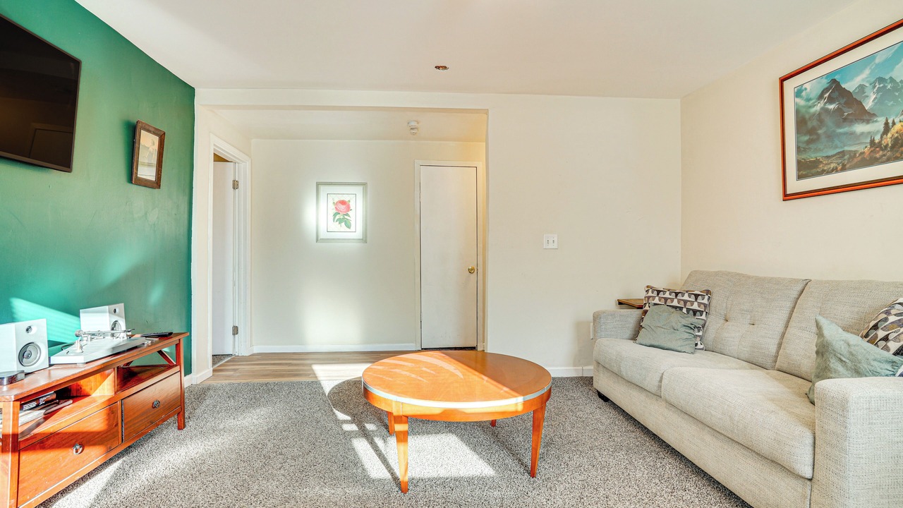 Photo of Livingroom in Harrison