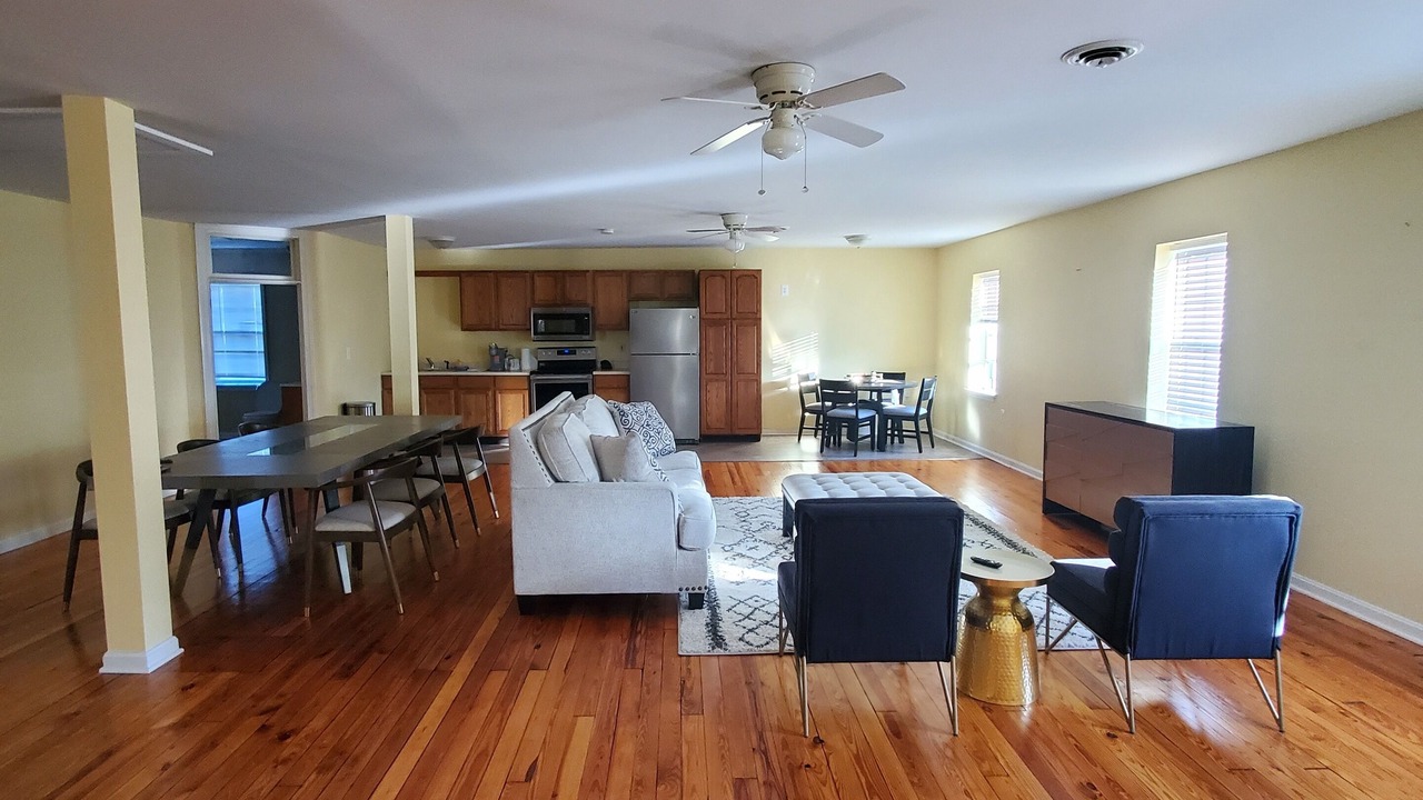 Photo of Livingroom in Charles Town