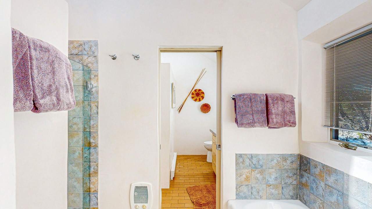 Photo of Bathroom in La Tierra