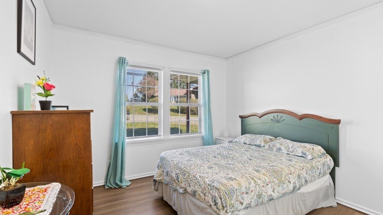 Photo of Bedroom in Moundsville