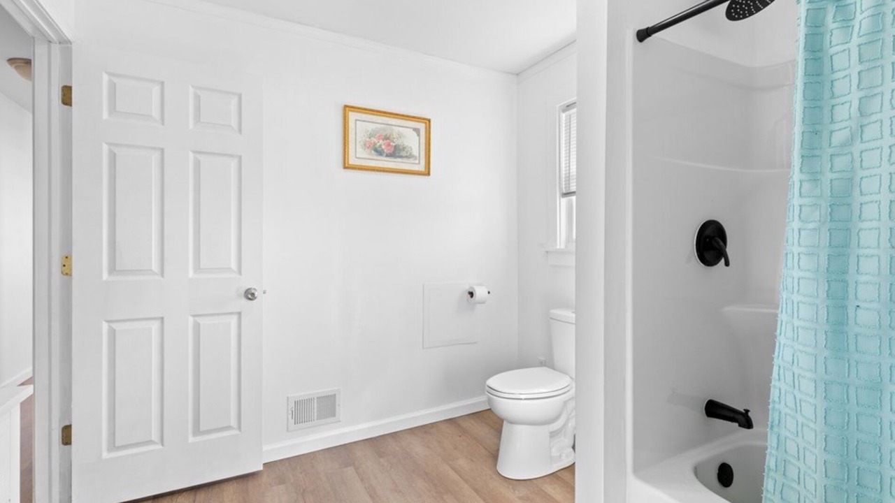 Photo of Bathroom in Moundsville
