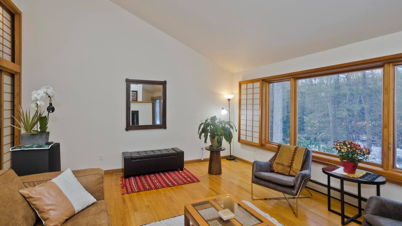 Photo of Livingroom in Amherst