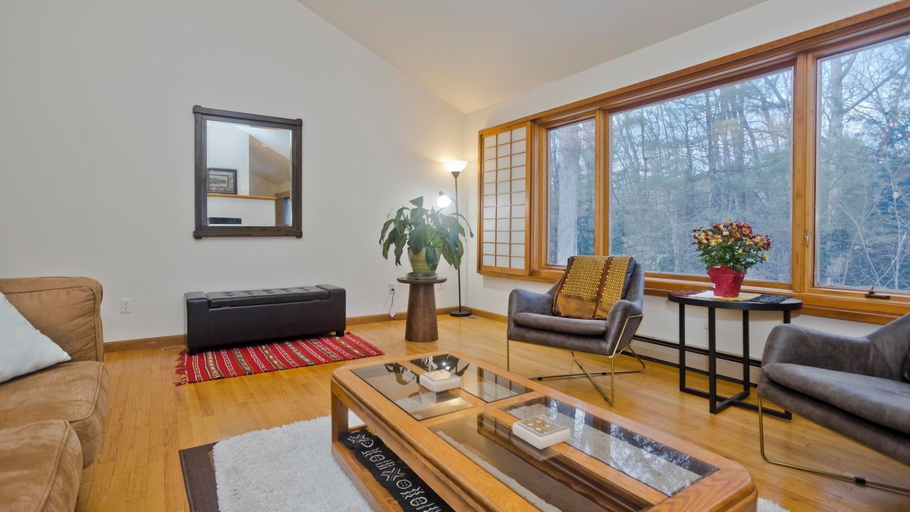 Photo of Livingroom in Amherst