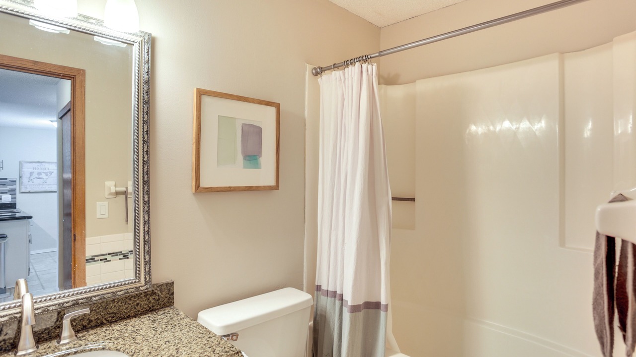 Photo of Bathroom in Elliot Park