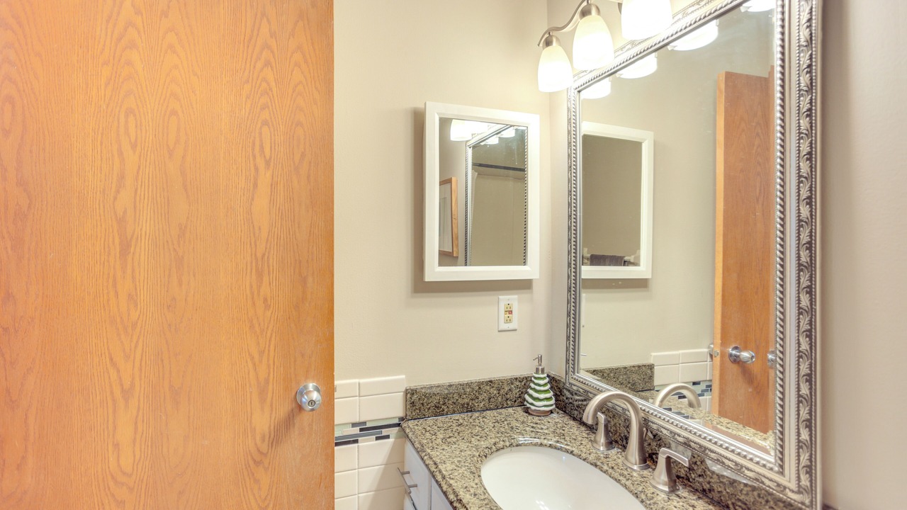 Photo of Bathroom in Elliot Park