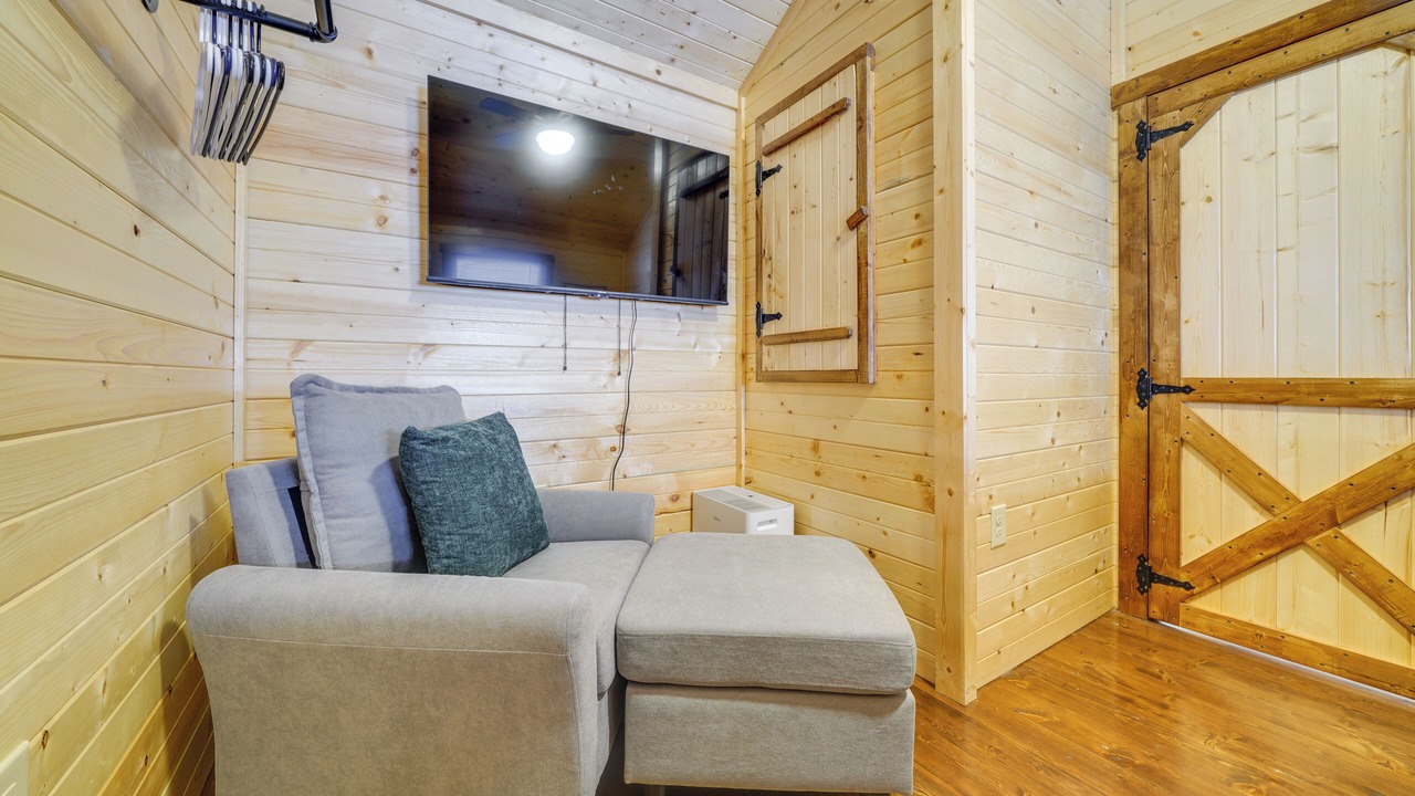 Photo of Livingroom in La Grange