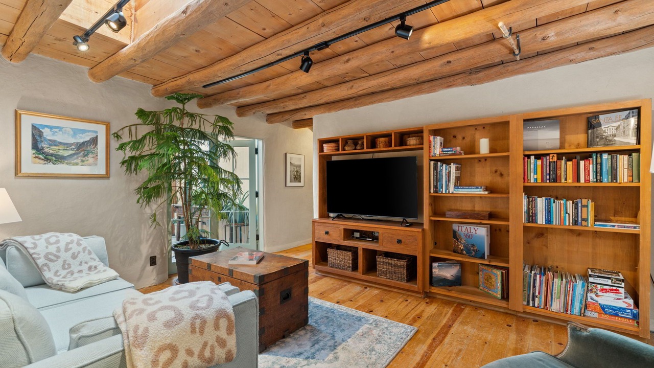 Photo of Livingroom in Historic Eastside