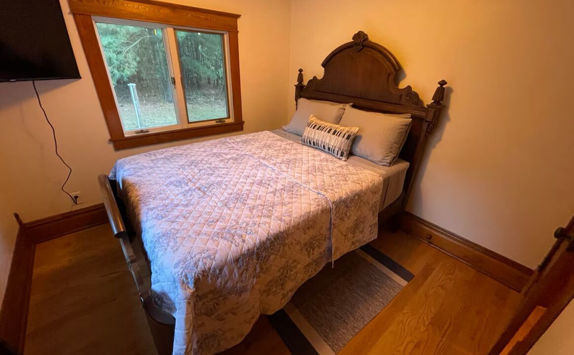 Photo of Bedroom in Jim Falls