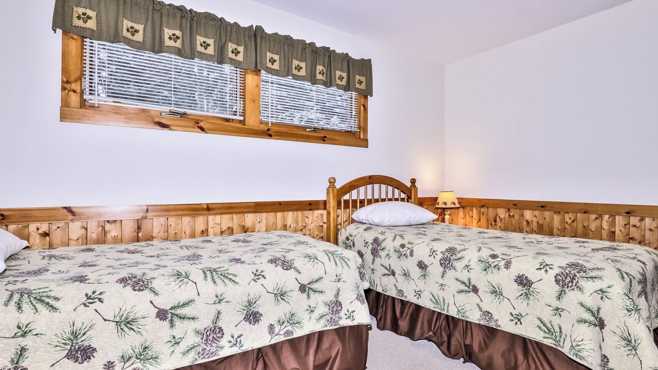Photo of Bedroom in Sayner