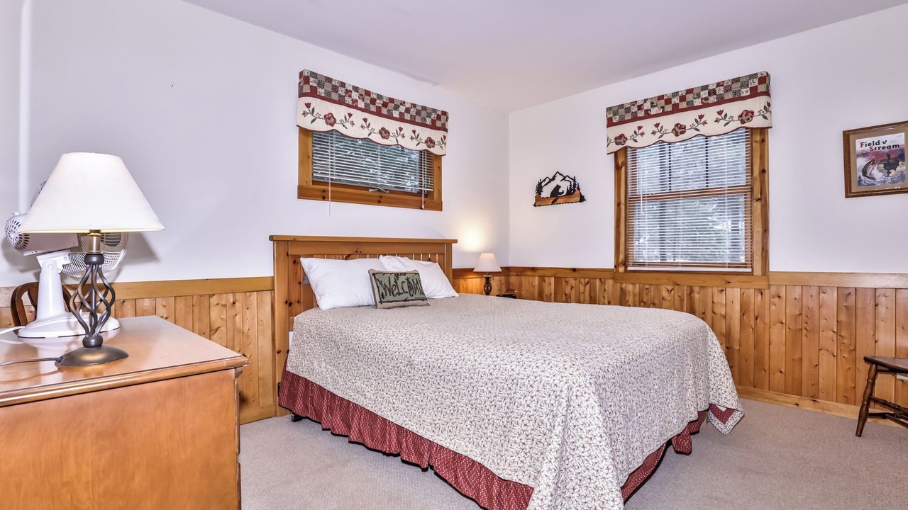 Photo of Bedroom in Sayner