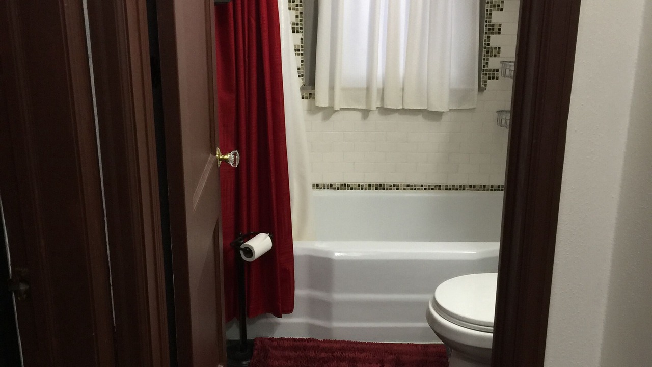 Photo of Bathroom in Kutzky Park