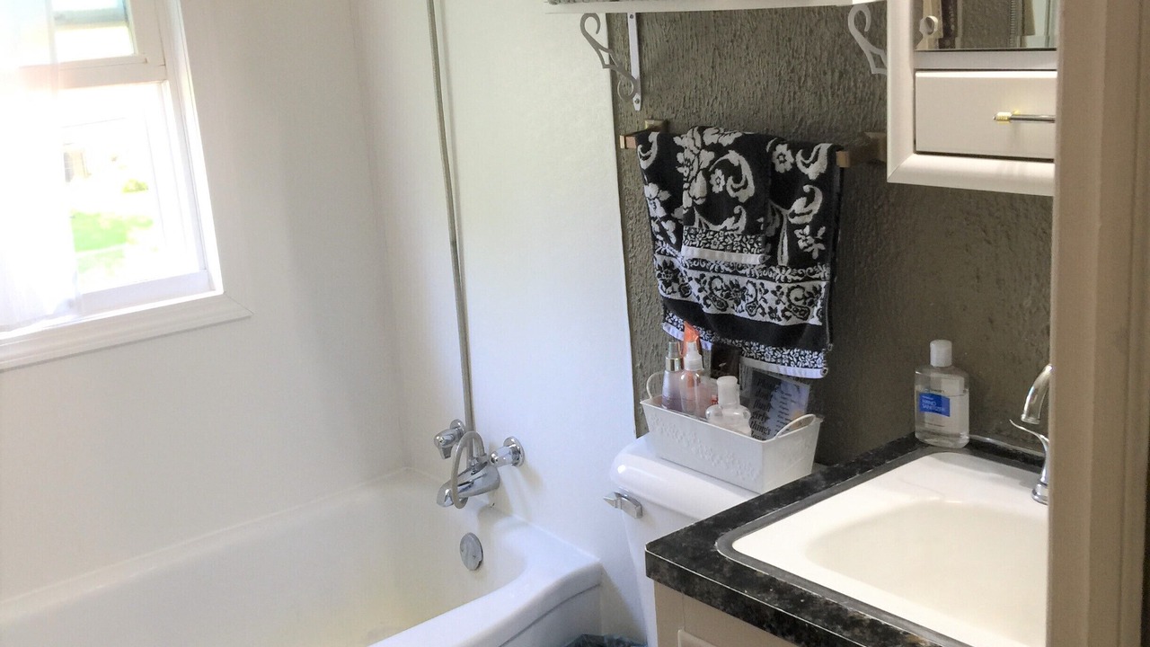 Photo of Bathroom in Kutzky Park