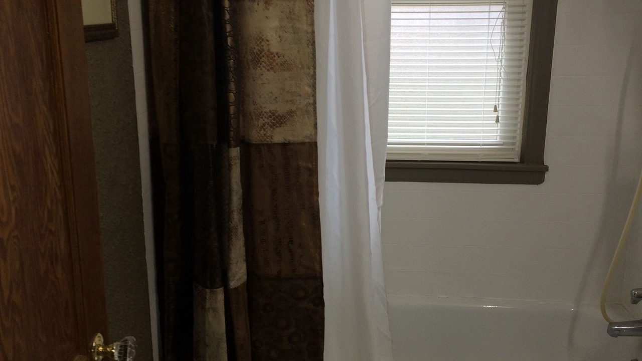Photo of Bathroom in Kutzky Park