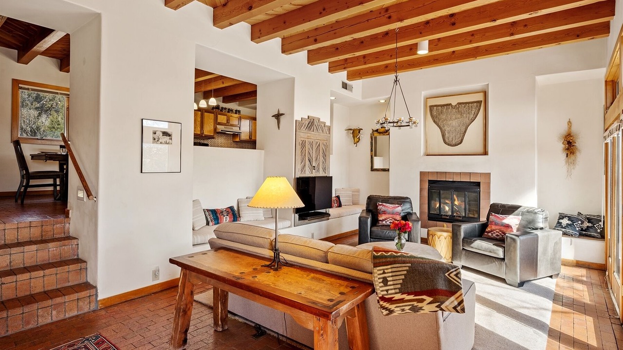 Photo of Livingroom in Nambe Pueblo