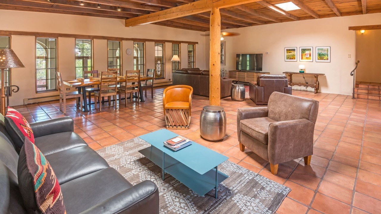 Photo of Livingroom in Historic Eastside