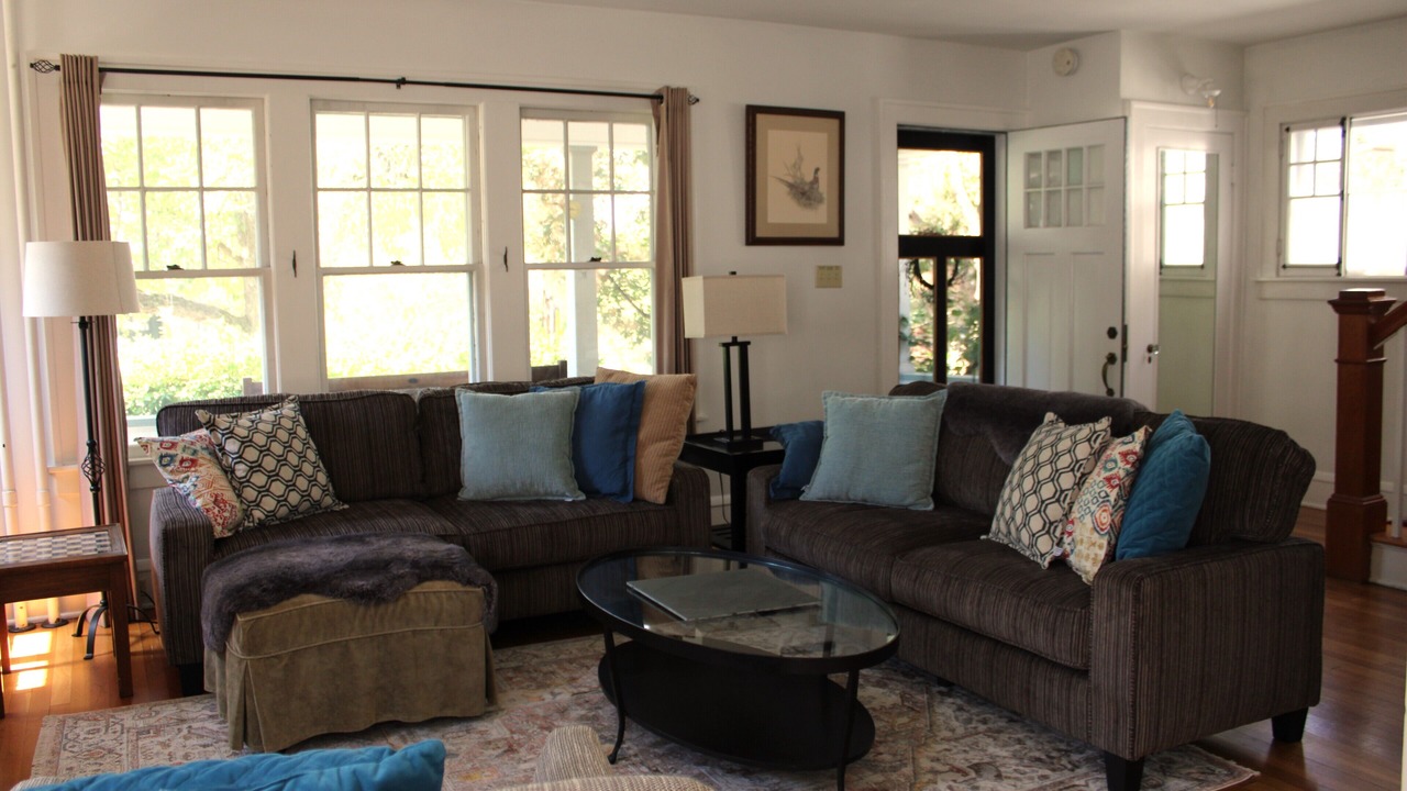 Photo of Livingroom in Burlington