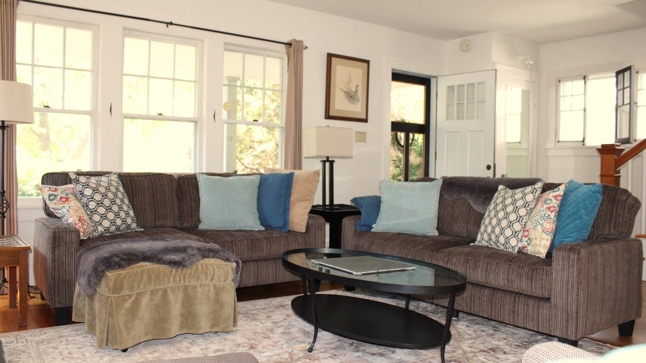 Photo of Livingroom in Burlington