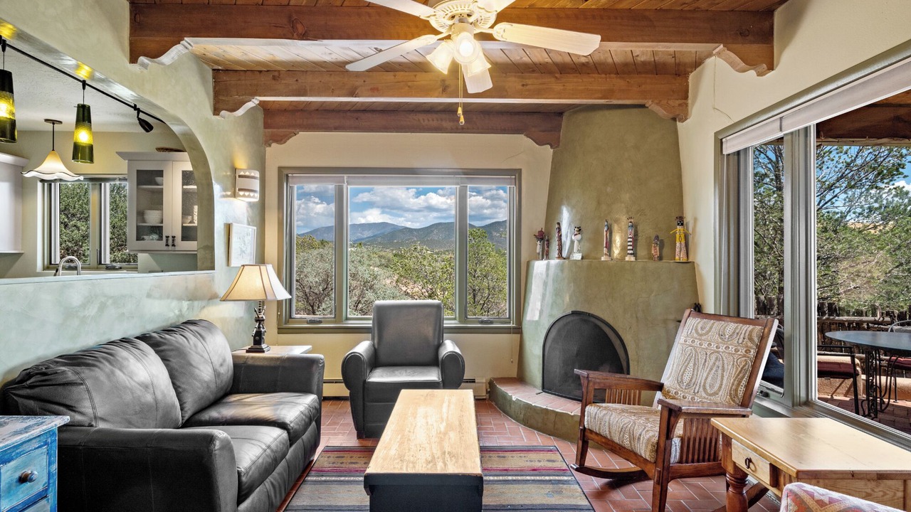 Photo of Livingroom in Northeast Santa Fe