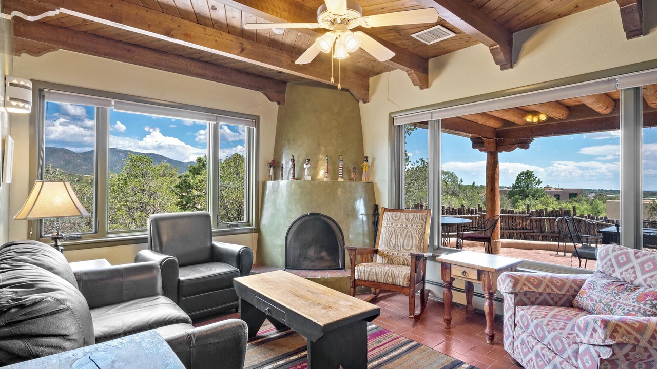 Photo of Livingroom in Northeast Santa Fe