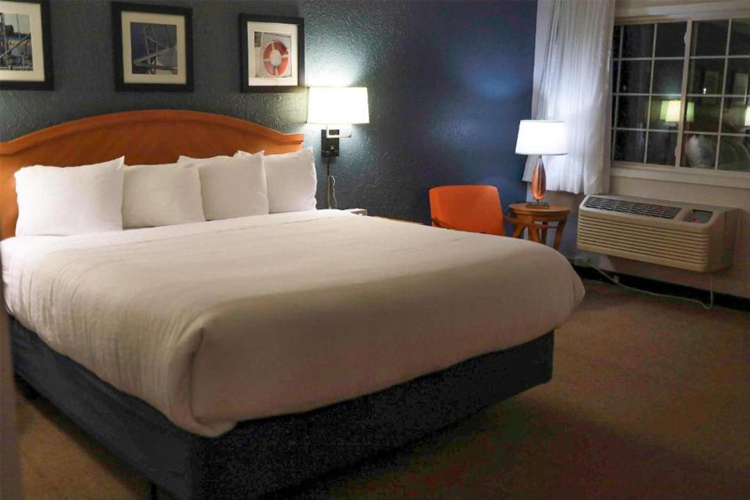 Photo of Bedroom in Manitowoc