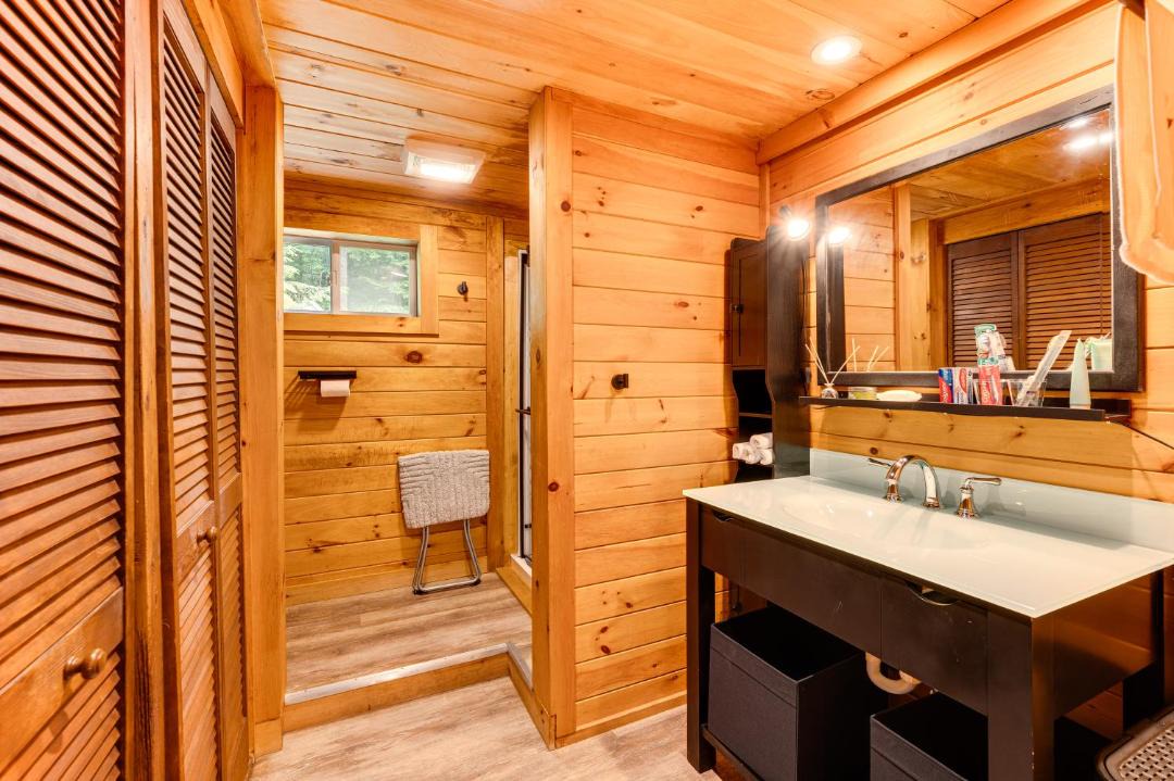 Photo of Bathroom in Hill