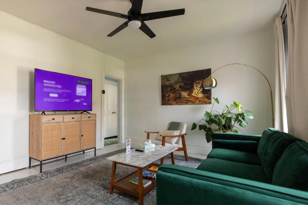 Photo of Livingroom in St. Albans Historic District