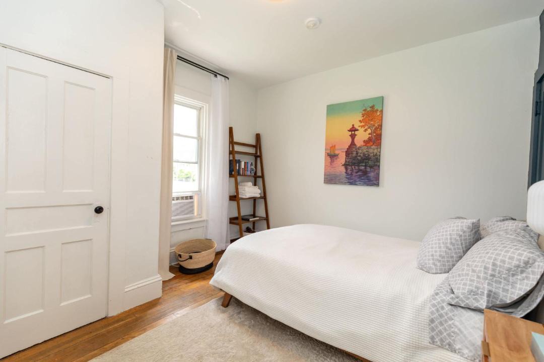 Photo of Bedroom in St. Albans Historic District