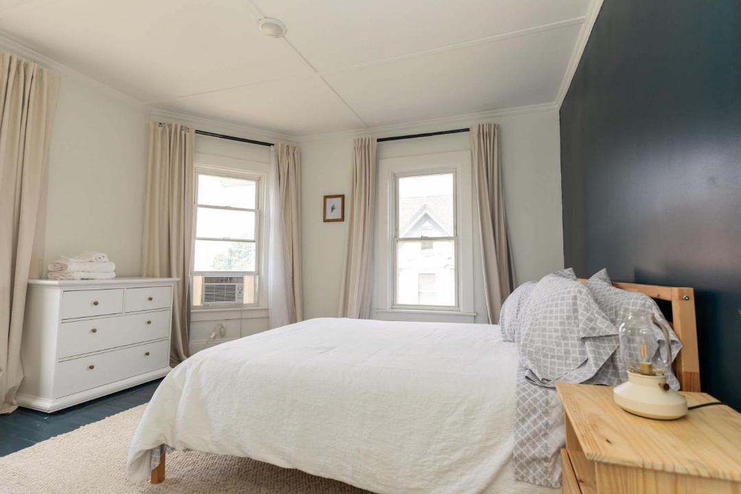 Photo of Bedroom in St. Albans Historic District