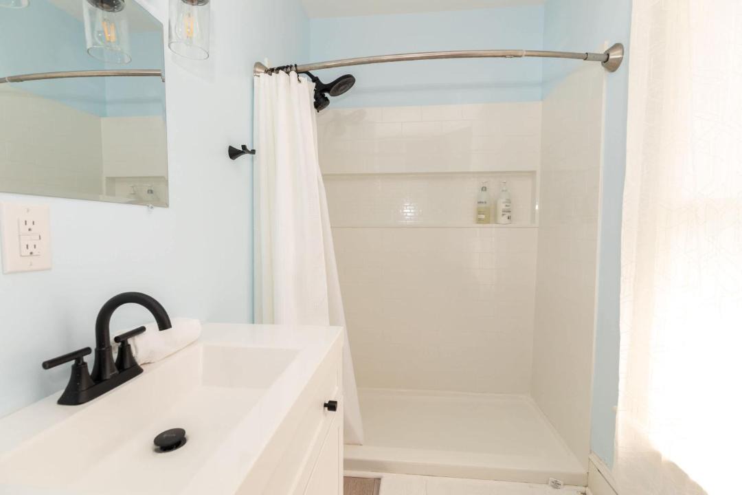 Photo of Bathroom in St. Albans Historic District