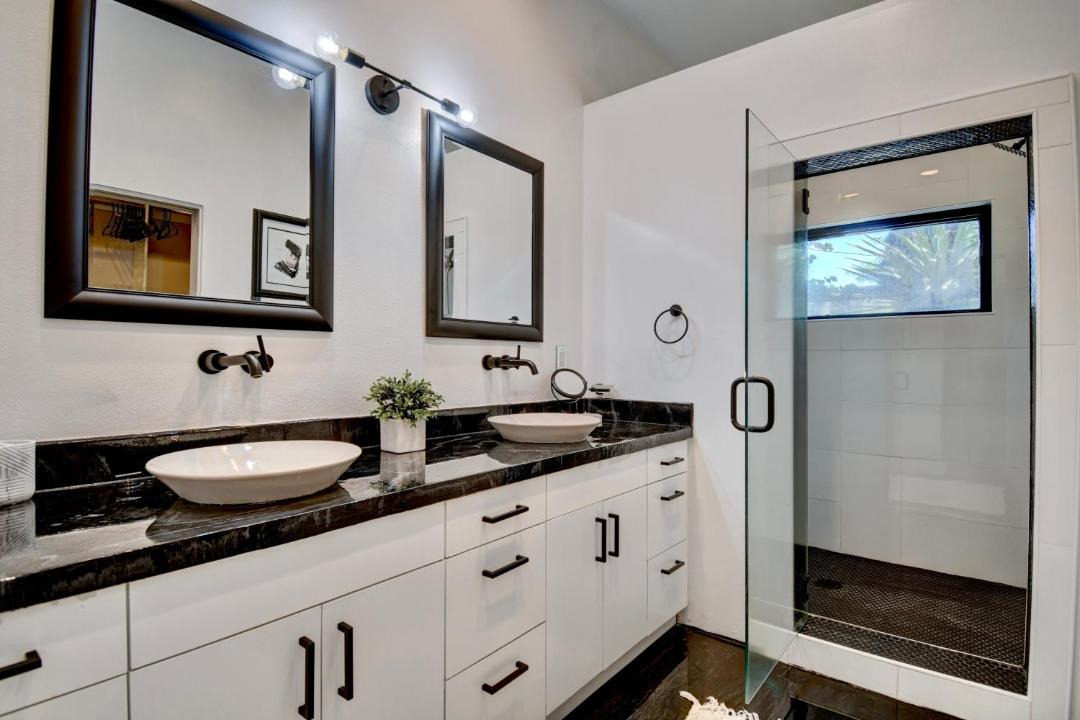 Photo of Bathroom in Huning Castle