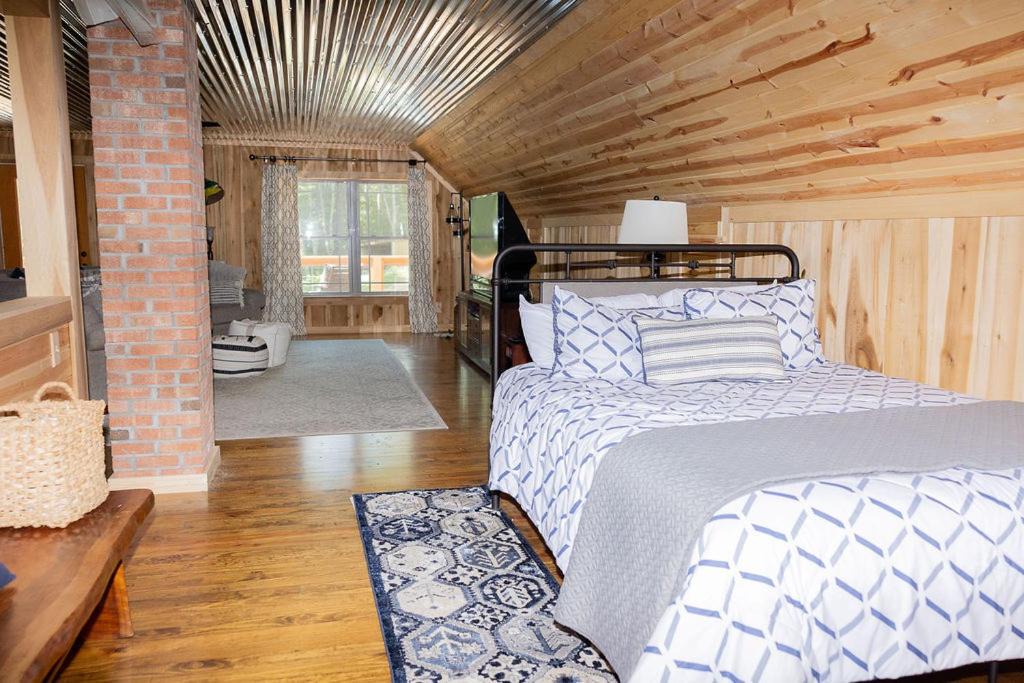 Photo of Bedroom in Flat Top