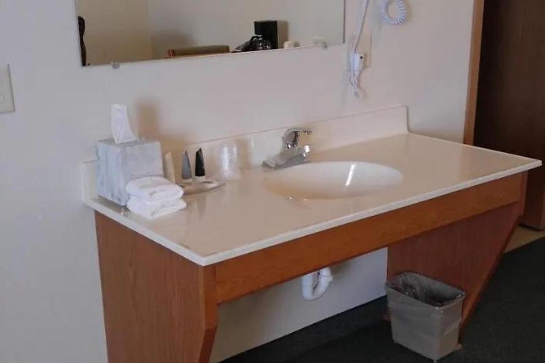Photo of Bathroom in Le Center