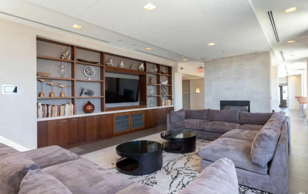 Photo of Livingroom in Aurora Highlands