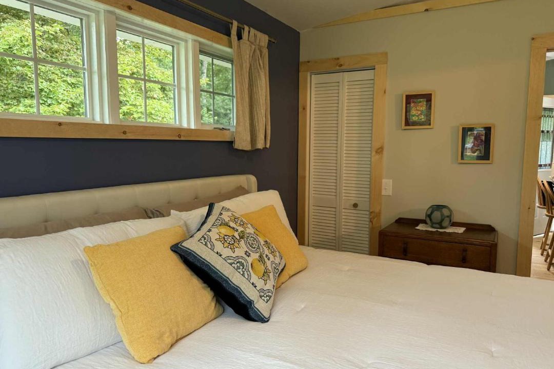 Photo of Bedroom in St. Albans Historic District