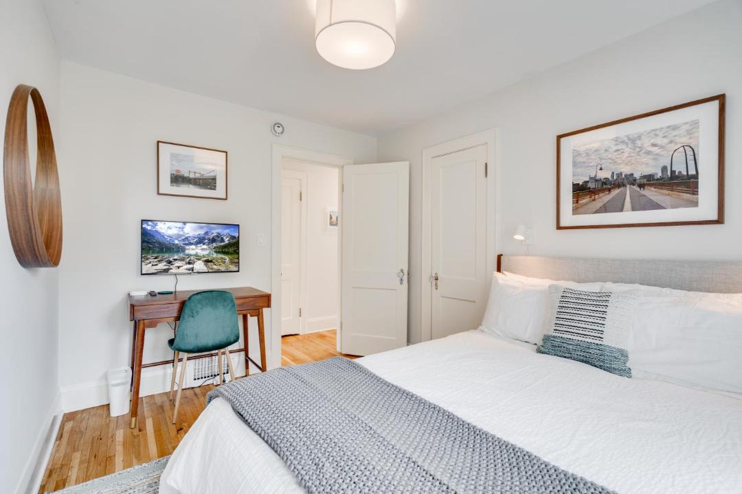 Photo of Bedroom in Hale