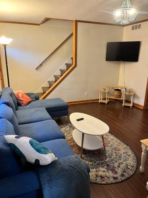 Photo of Livingroom in Cuyahoga Falls