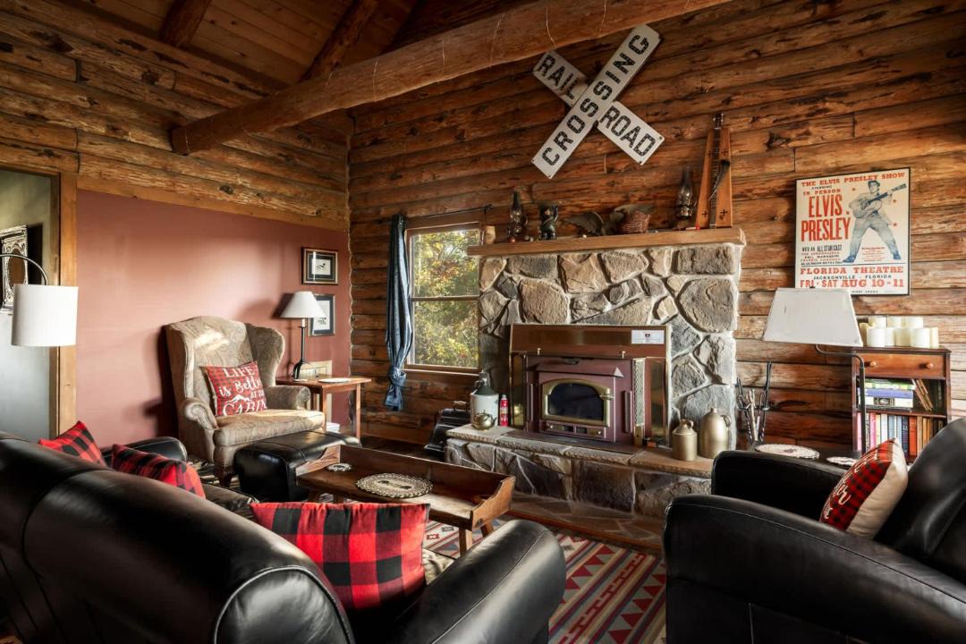 Photo of Livingroom in Paw Paw