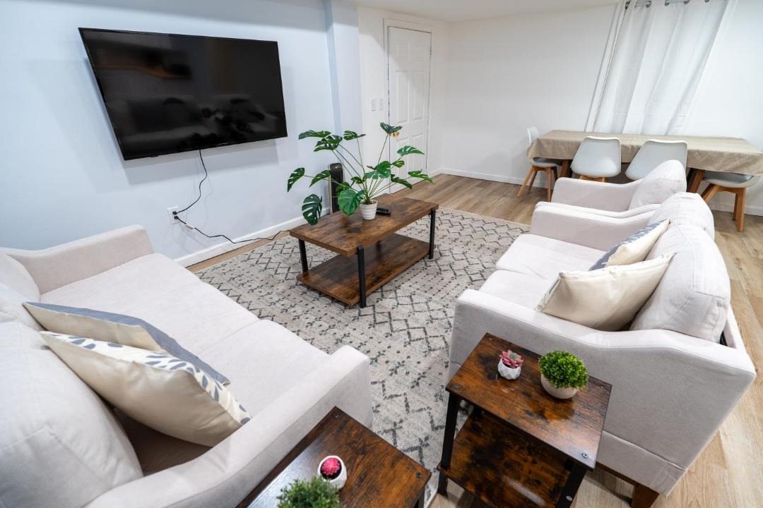 Photo of Livingroom in Beverly