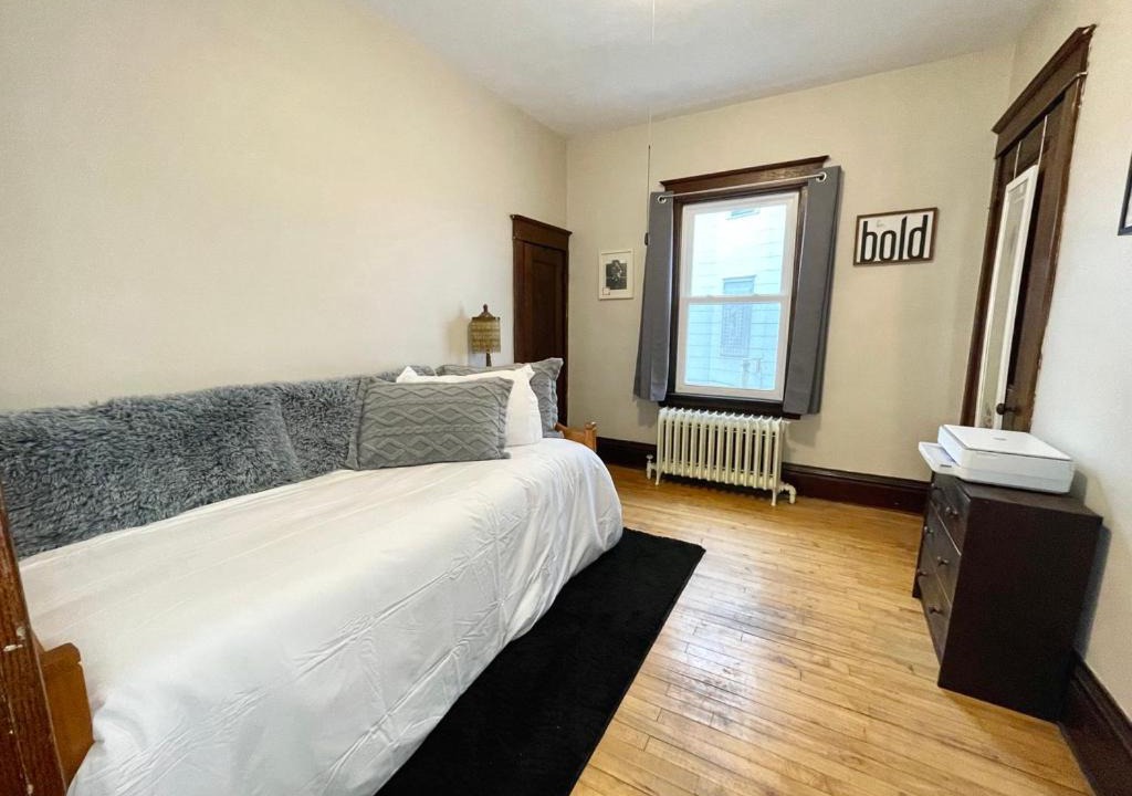 Photo of Bedroom in Longfellow